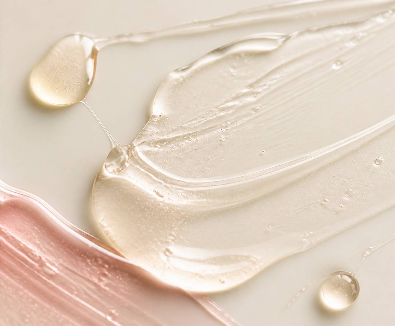 Texture de gel translucide avec une goutte de sérum